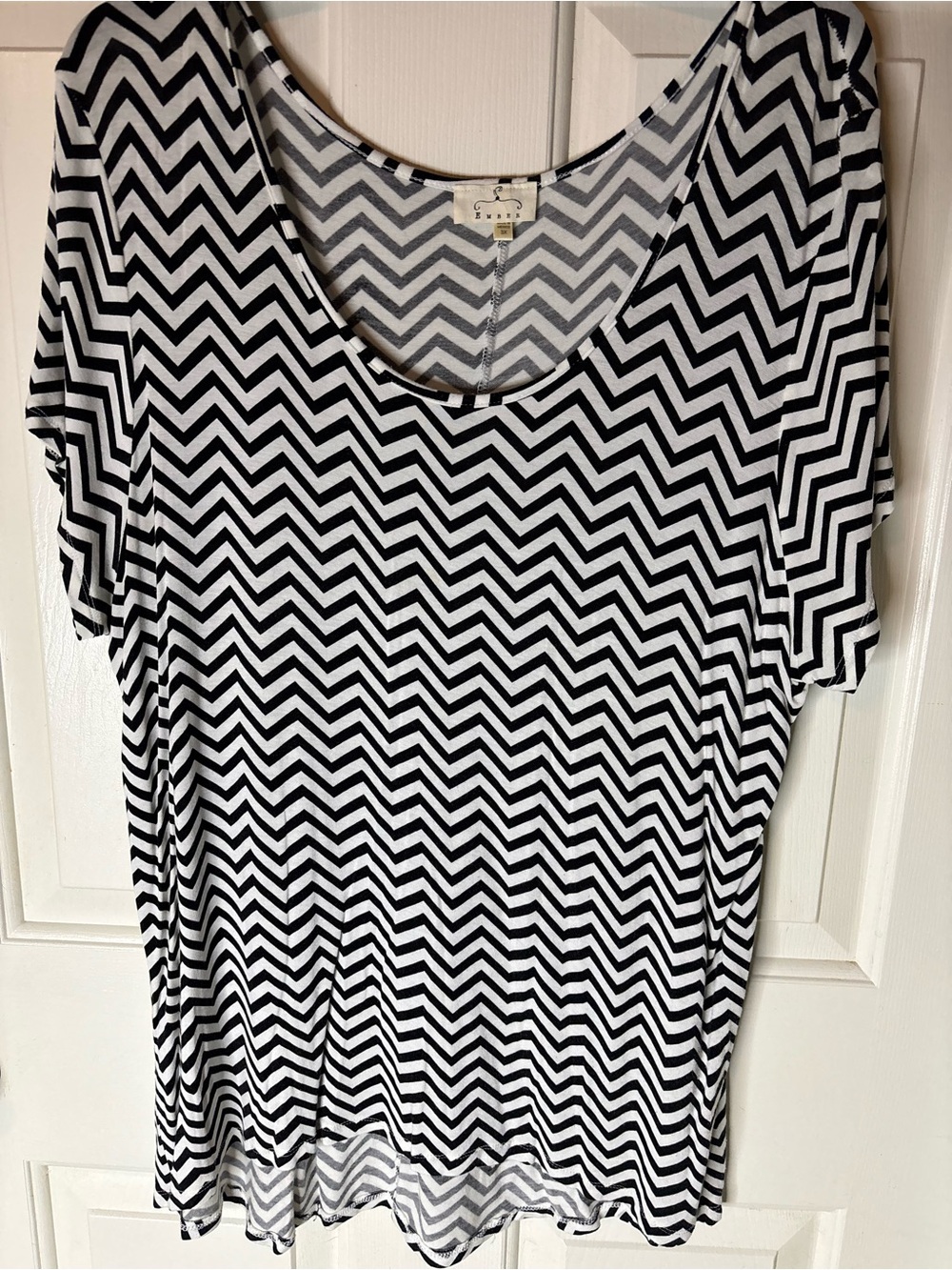 Women's Short Sleeve Blouse Black & White Chevron Design Size 3X Like New